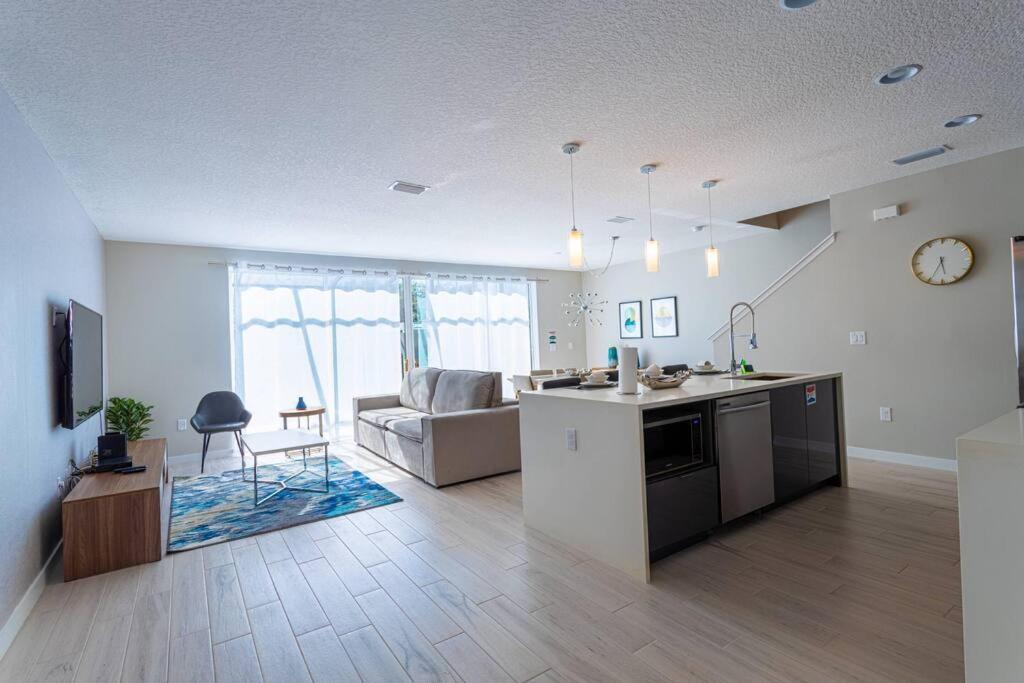 Charming Four Bedrooms Townhome With Private Splash Pool At Le Reve Resort Kissimmee Exterior photo